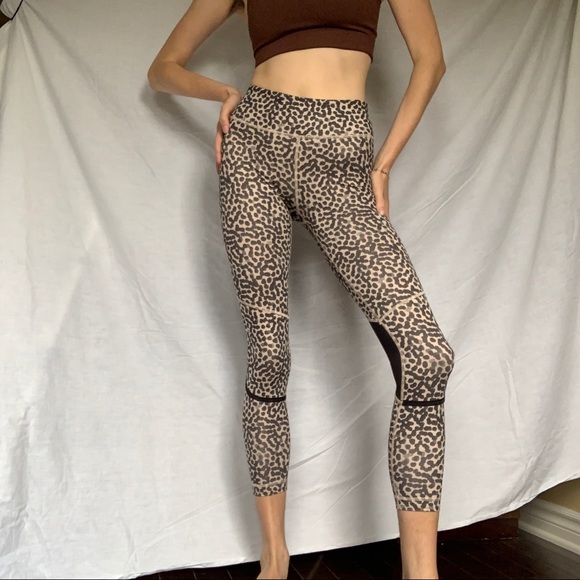 LuluLemon High Impact Leggings with Mesh Panels - Picture 4 of 14